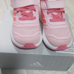 adidas キッズシューズの画像