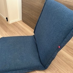 青い座椅子