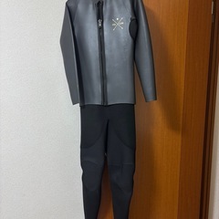 ウェットスーツ　定価2万円越