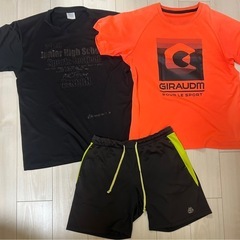 スポーツウェアまとめ売り(tシャツ2枚、短パン1枚)