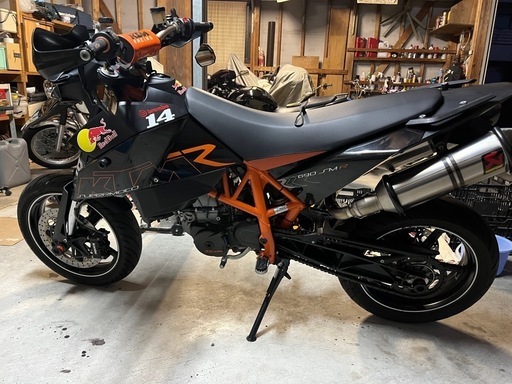 バイク KTM 690 SUPERMOTO R