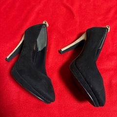 黒いパンプス　L 一部ベージュの画像