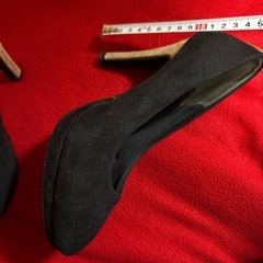 黒いパンプス　L 一部ベージュの画像