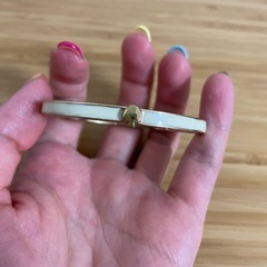 ケイトスペード　kate spade 白いバングルの画像