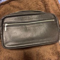 DAKS ブラック レザー クラッチバッグの画像