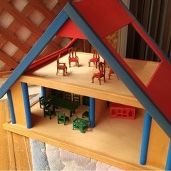 木製　赤い屋根のお家　ドールハウス