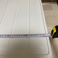 白い大きな衣装ケースの画像