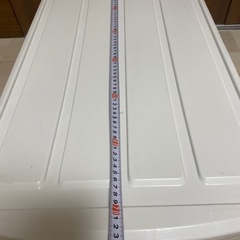 白い大きな衣装ケースの画像