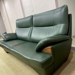 カリモク 本革ダークグリーンソファ①