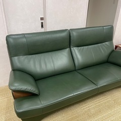 カリモク 本革ダークグリーンソファ①