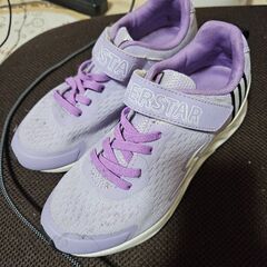 美品21センチ女児用スニーカー
