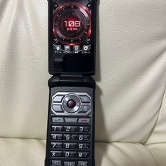 激安　TORQUE KYF33 シルバー　ガラケー