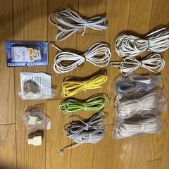 電話線とコネクター４個のセットの画像