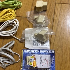 電話線とコネクター４個のセットの画像