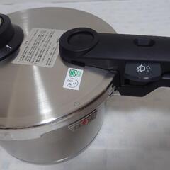 ★お値下げ！【フィスラー】圧力鍋 2.5L ※新品未使用 コンフォートプラス （ガラス蓋・蒸し器＆三脚・レシピ本・取扱説明冊子）付きの画像