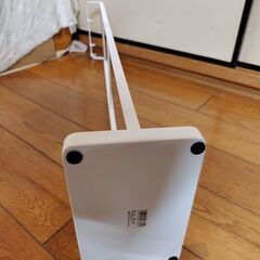 引っ掛けて収納するアンブレラスタンド　山崎実業 tower　タワー　4903208038621 タワーシリーズ 傘立て 屋内 引っ掛けスタンド 386 スリム 傘 かさ立て かさ 収納 アンブレラハンガー 傘立 傘入れ 玄関 組立品 引っ掛け シンプル おしゃれ の画像