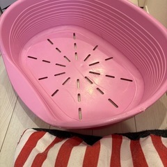 ピンクのペットベッド　洗える
