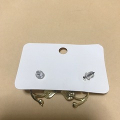 パールとチューリップのピアス2点セットの画像