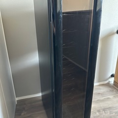 ワインセラー　ワイン 16本収納可能です。