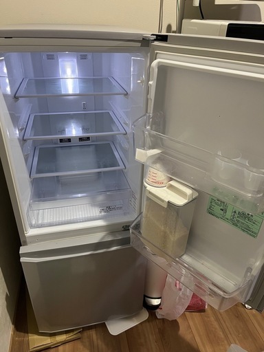 【お取引中】2ドア冷蔵庫　146L 2019年製