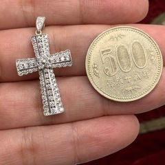 K18WG ダイヤクロス　ペンダント　3.5g 0.88ctの画像