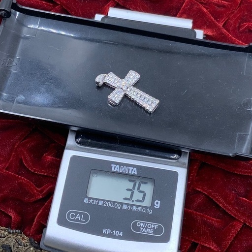 K18WG ダイヤクロス　ペンダント　3.5g 0.88ct