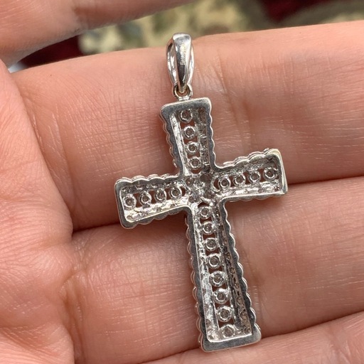 K18WG ダイヤクロス　ペンダント　3.5g 0.88ct