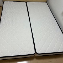 マットレス付きクイーンベッド