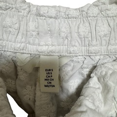 【H&M】ホワイト花柄刺繍ショートパンツの画像