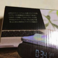 ワイヤレス携帯充電対応クロック（本体USBポート付き）＜新品未使用＞の画像