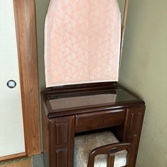 大きな鏡のドレッサー