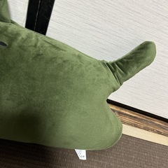 モスグリーンの猫ちゃんクッション（ぬいぐるみ）の画像