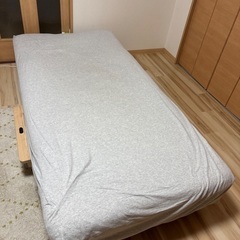 無印足付きマットレス・後付けコンセント