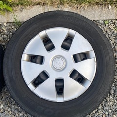 ダイハツハイゼットホイールキャップとタイヤの画像