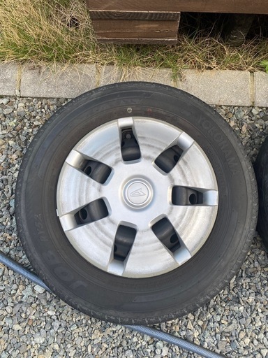 ダイハツハイゼットホイールキャップとタイヤ