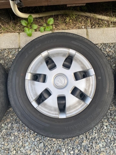 ダイハツハイゼットホイールキャップとタイヤ