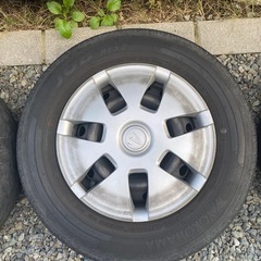 ダイハツハイゼットホイールキャップとタイヤの画像