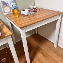 IKEAのテーブル　小