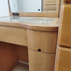 決まりました！美品！【電源コンセント付・化粧台・椅子付き】の画像