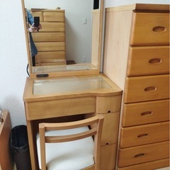 値下げ！美品！【電源コンセント付・化粧台・椅子付き】