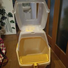猫のトイレとキャリーバッグ