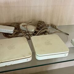 【ジャンク故障】Apple AirMac Express A1264（2008年モデル）コンパクトWi-Fiルーター／店舗改装・新築建て替えに伴い、装飾品・備品・家具を譲渡いたしますの画像