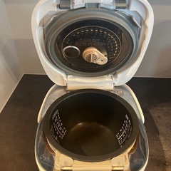 TOSHIBA炊飯器5号炊き RC-10VSE4の画像