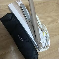 
新品未使用SALONIAストレートヘアーアイロン
