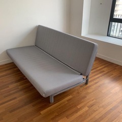 IKEAの3人掛けソファベッドを販売します。使用期間は2年で、状...