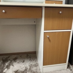 PCデスク
の画像