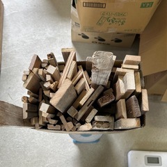 【木工屋の焚き付け端材セット】《8.9kg》乾燥材　バーベキュー...