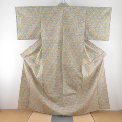 紬 着物 毘沙門亀甲に花模様 辛子色ｘ緑色 単衣 バチ衿 絹 仕...