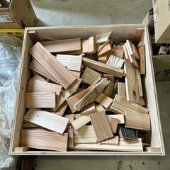 木箱付き【木工屋の焚き付け端材セット】《24kg》乾燥材　バーベ...