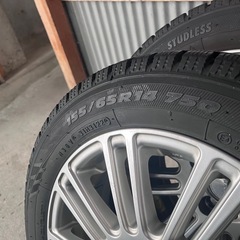 スタッドレスタイヤの画像